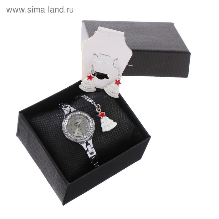 Подарочный набор 3 в 1 "Ёлочка": наручные часы d=2.7 см, серьги, кулон
Подарочный набор 3 в 1 "Ёлочка": наручные часы d=2.7 см, серьги, кулон