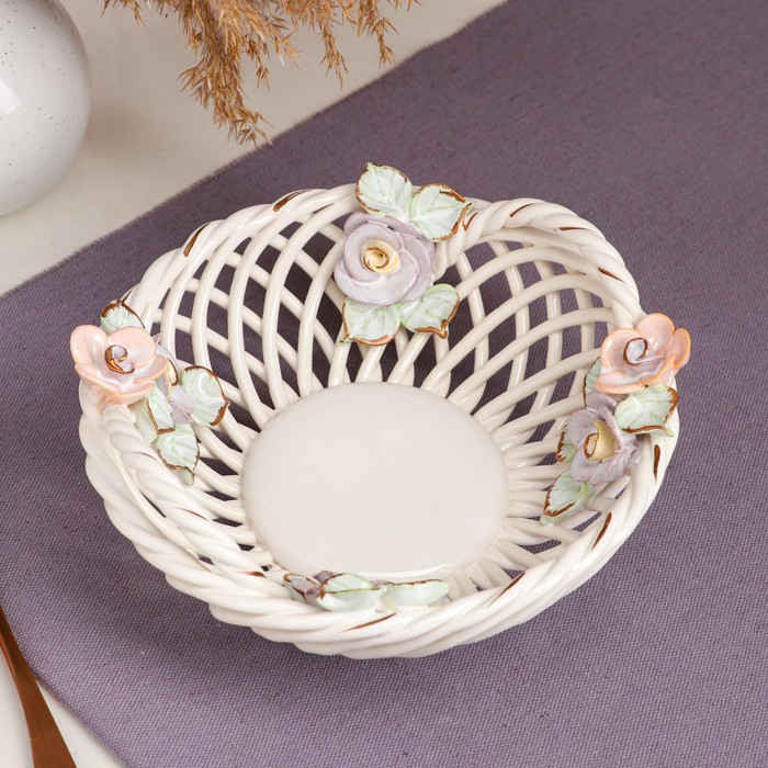 Конфетница "Поляна", с ручками, белая, цветная лепка, плетение, керамика, 11 см, авторская работа
Конфетница "Поляна", с ручками, белая, цветная лепка, плетение, керамика, 11 см, авторская работа