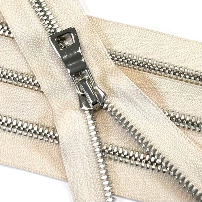 Молния металлическая №5СТ, 2 замка, размер 75 см
Молния металлическая №5СТ, 2 замка, размер 75 см