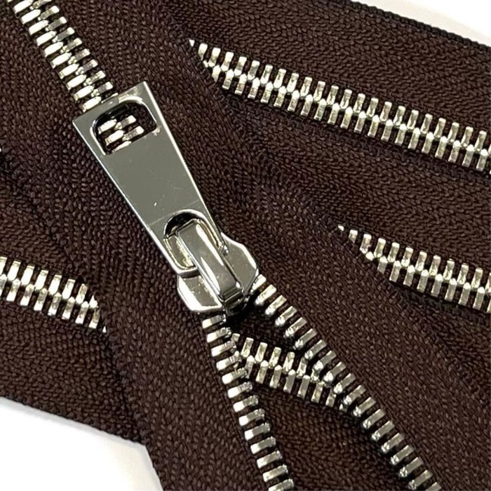 Молния металлическая, разъёмная №5СТ, размер 75 см
Молния металлическая, разъёмная №5СТ, размер 75 см