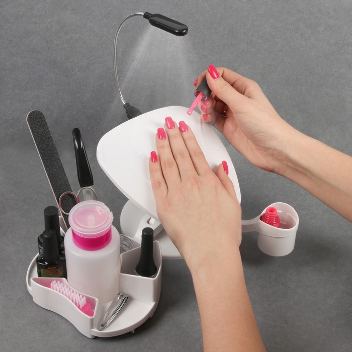 Набор для маникюра и педикюра с подсветкой
Набор для маникюра и педикюра с подсветкой