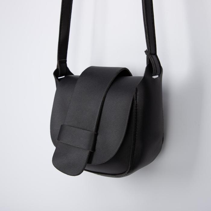 Сумка-мессенджер, отдел на клапане, длинный ремень, цвет чёрный
Сумка-мессенджер, отдел на клапане, длинный ремень, цвет чёрный
