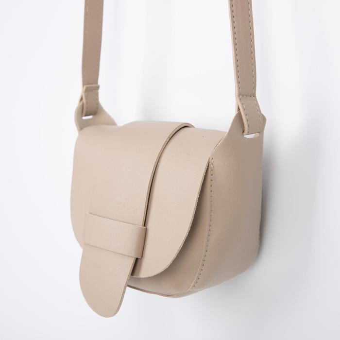 Сумка-мессенджер на клапане, длинный ремень, цвет бежевый
Сумка-мессенджер на клапане, длинный ремень, цвет бежевый