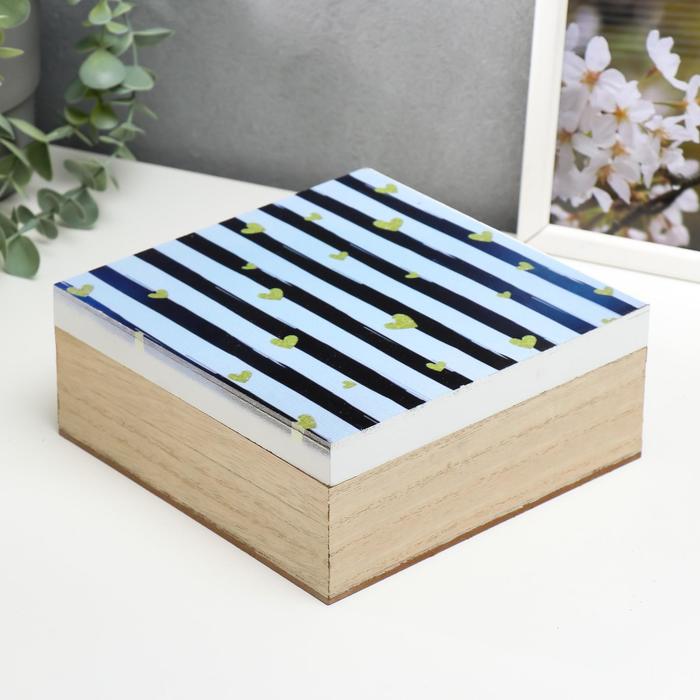 Шкатулка дерево "Полоски и золотые сердечки" 7,8х18,5х18 см 
Шкатулка дерево "Полоски и золотые сердечки" 7,8х18,5х18 см