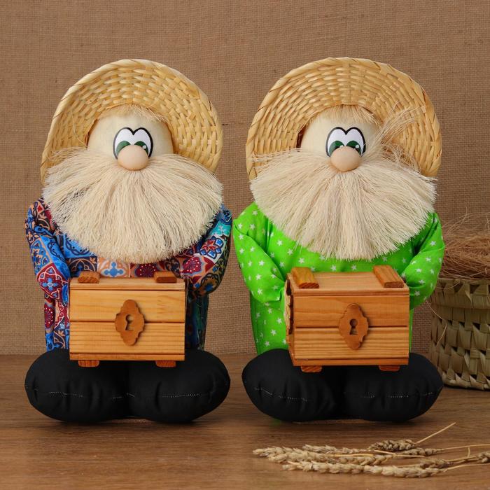 Оберег - домовой "Фёдор с сундуком", h = 33 см, микс
Оберег - домовой "Фёдор с сундуком", h = 33 см, микс