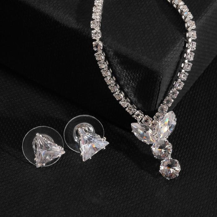 Гарнитур 2 предмета: серьги, кулон "Принцесса" трио, цвет белый в серебре, L=45
Гарнитур 2 предмета: серьги, кулон "Принцесса" трио, цвет белый в серебре, L=45