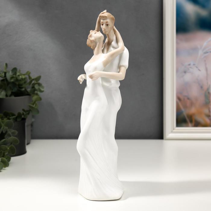 Сувенир керамика "Целующаяся пара" цветной 27х9х10,5 см
Сувенир керамика "Целующаяся пара" цветной 27х9х10,5 см