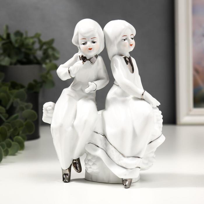 Сувенир керамика "Детишки на заборчике" белый с серебро 17х6,5х12 см
Сувенир керамика "Детишки на заборчике" белый с серебро 17х6,5х12 см