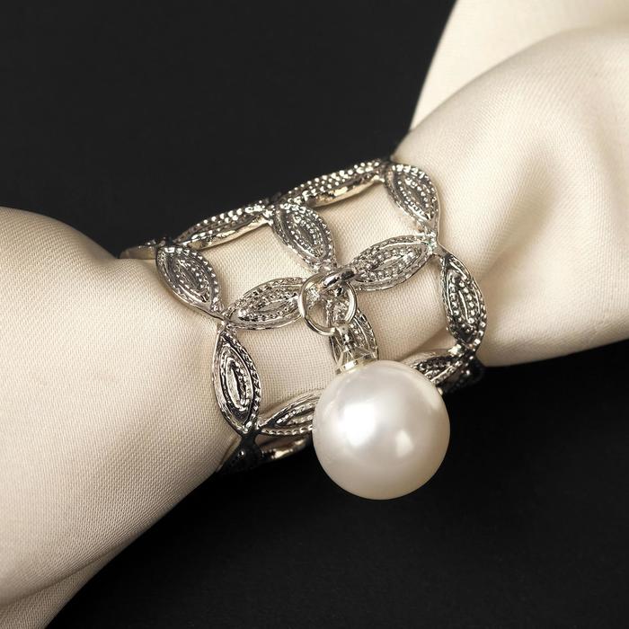 Муфта для платка "Четырехлистник" с бусиной, цвет белый в серебре
Муфта для платка "Четырехлистник" с бусиной, цвет белый в серебре