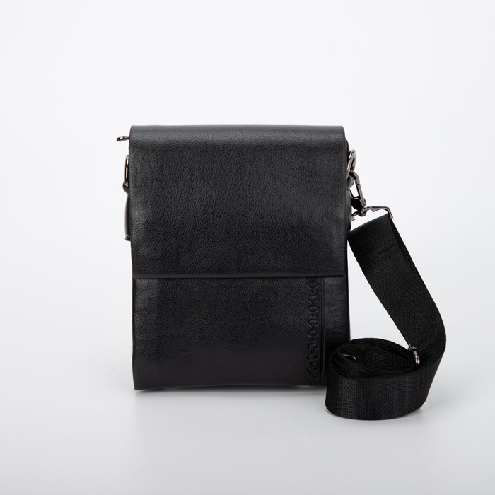 Сумка мужская, отдел на молнии, длинный ремень, цвет чёрный
Сумка мужская, отдел на молнии, длинный ремень, цвет чёрный