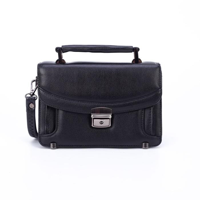 Барсетка на клапане, цвет чёрный
Барсетка на клапане, цвет чёрный