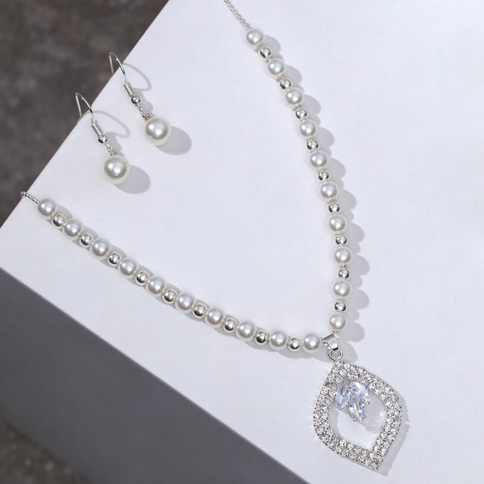 Гарнитур 2 предмета: серьги, кулон "Юность" цветок в ромбе, цвет белый в серебре, L=40
Гарнитур 2 предмета: серьги, кулон "Юность" цветок в ромбе, цвет белый в серебре, L=40