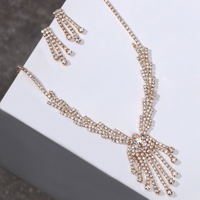 Гарнитур 2 предмета: серьги, кулон "Лёд" роскошь, цвет белый в золоте, 40см
Гарнитур 2 предмета: серьги, кулон "Лёд" роскошь, цвет белый в золоте, 40см