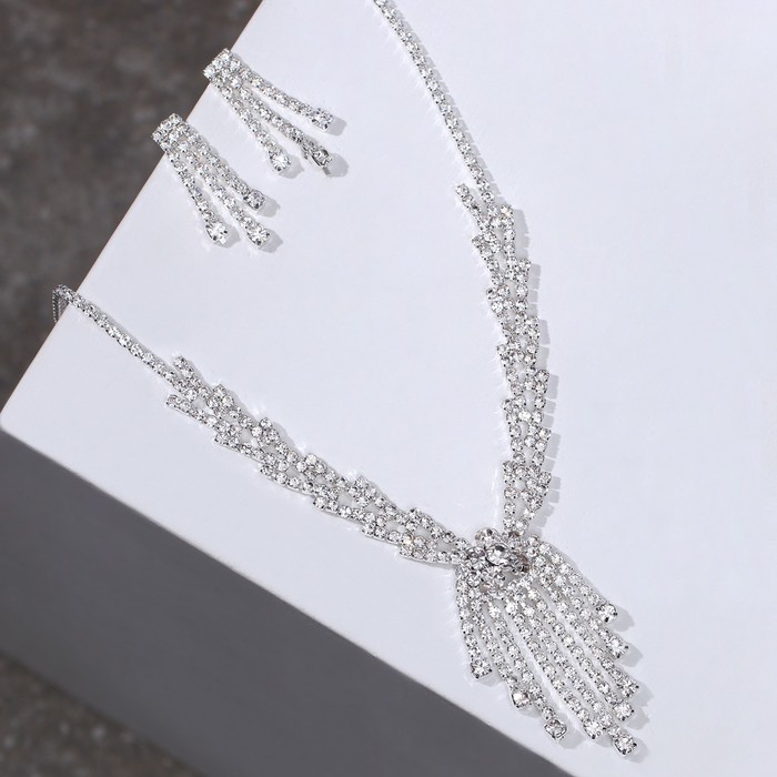 Гарнитур 2 предмета: серьги, кулон "Лёд" роскошь, цвет белый в серебре, 40см 
Гарнитур 2 предмета: серьги, кулон "Лёд" роскошь, цвет белый в серебре, 40см