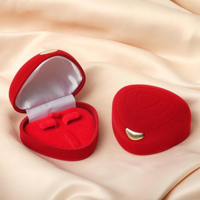 Футляр бархатный под гарнитур (серьги, кулон, кольцо) "Треугольник", 8*7,5см, цвет красный
Футляр бархатный под гарнитур (серьги, кулон, кольцо) "Треугольник", 8*7,5см, цвет красный