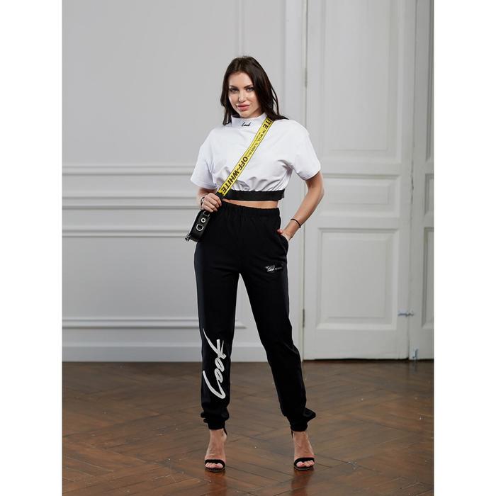 Костюм женский, размер 48
Костюм женский, размер 48