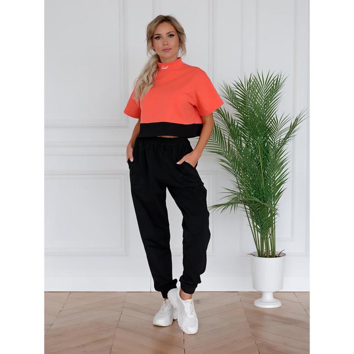 Костюм женский, размер 48
Костюм женский, размер 48