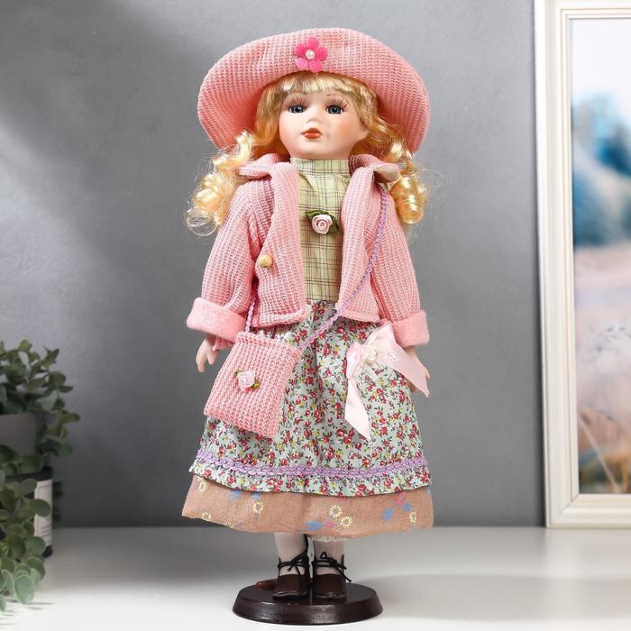 Кукла коллекционная керамика "Блондинка с кудрями, розовый пиджак и клетка" 40 см 
Кукла коллекционная керамика "Блондинка с кудрями, розовый пиджак и клетка" 40 см