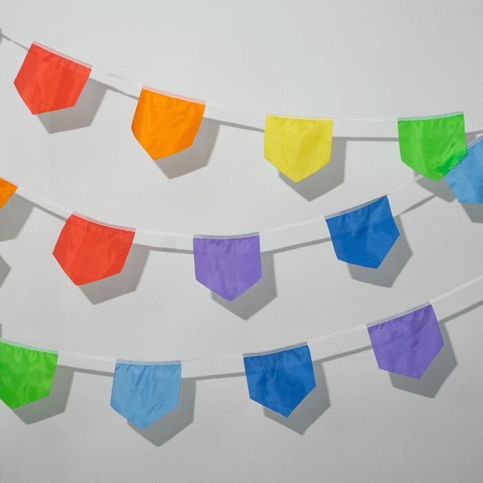 Гирлянда флажная "Домик" разноцветная, 5 м., расстояние между флажками 15 см
Гирлянда флажная "Домик" разноцветная, 5 м., расстояние между флажками 15 см