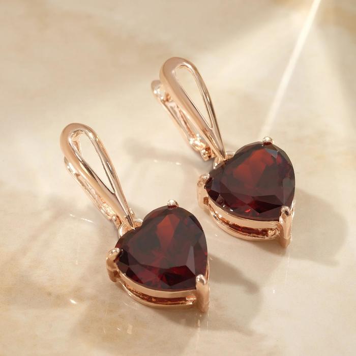 Серьги со стразами "Циркония" сердечко, цвет бордовый в золоте
Серьги со стразами "Циркония" сердечко, цвет бордовый в золоте