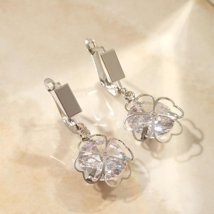 Серьги со стразами "Циркония" клевер, цвет белый в серебре
Серьги со стразами "Циркония" клевер, цвет белый в серебре