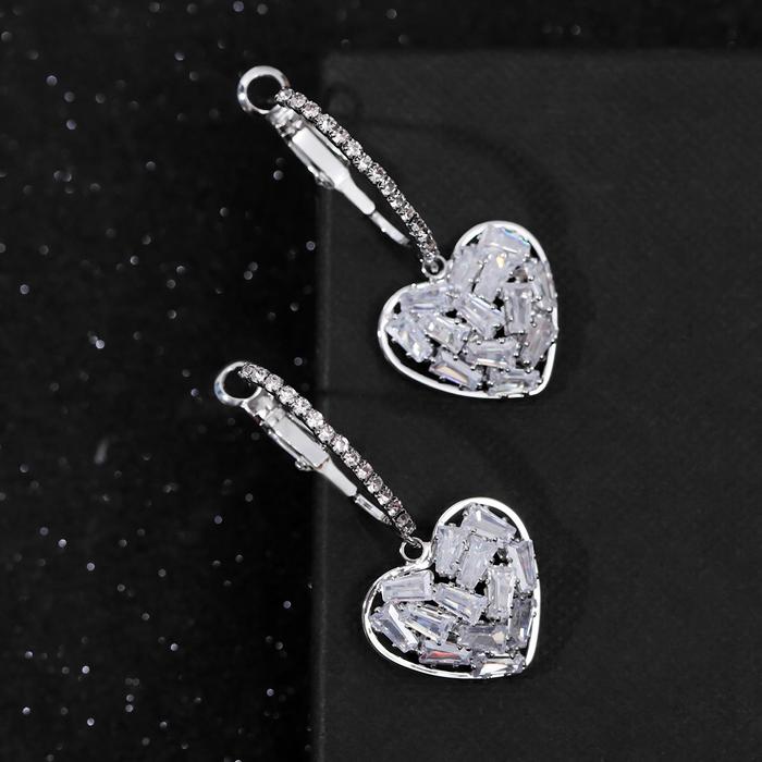 Серьги со стразами "Сердце" искорки, цвет белый в серебре
Серьги со стразами "Сердце" искорки, цвет белый в серебре