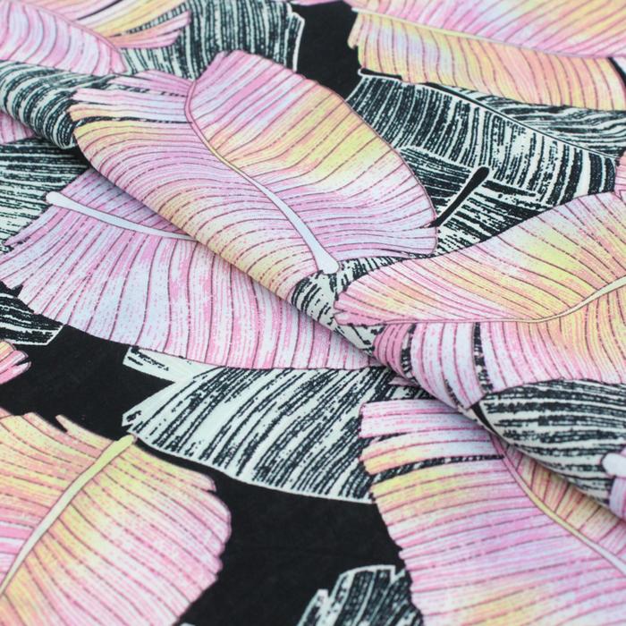 Ткань плательная, штапель набив, ширина 150 см, цвет чёрно-розовый