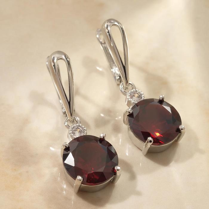 Серьги со стразами "Циркония" кружок, цвет бордовый в серебре
Серьги со стразами "Циркония" кружок, цвет бордовый в серебре