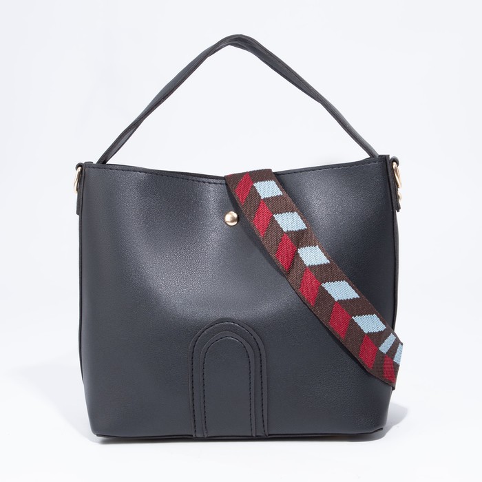 Сумка женская, отдел на кнопке, длинный ремень, цвет чёрный
Сумка женская, отдел на кнопке, длинный ремень, цвет чёрный