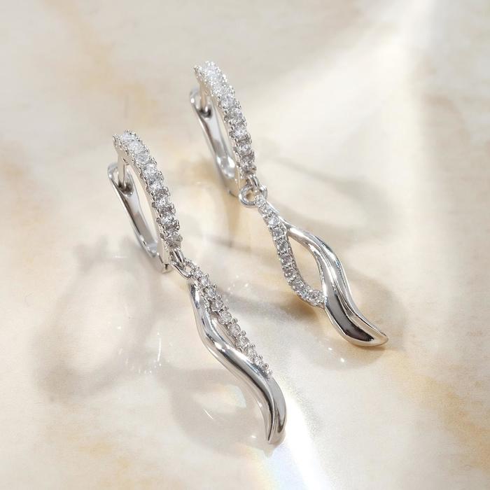 Серьги со стразами " Пламя" на кольце, цвет белый в серебре
Серьги со стразами " Пламя" на кольце, цвет белый в серебре