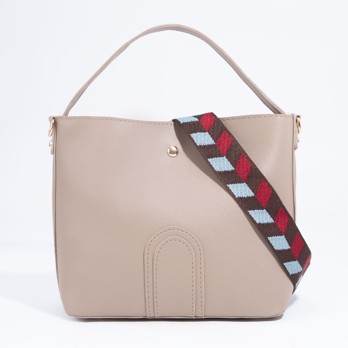 Сумка-тоут на кнопке, длинный ремень, цвет бежевый
Сумка-тоут на кнопке, длинный ремень, цвет бежевый