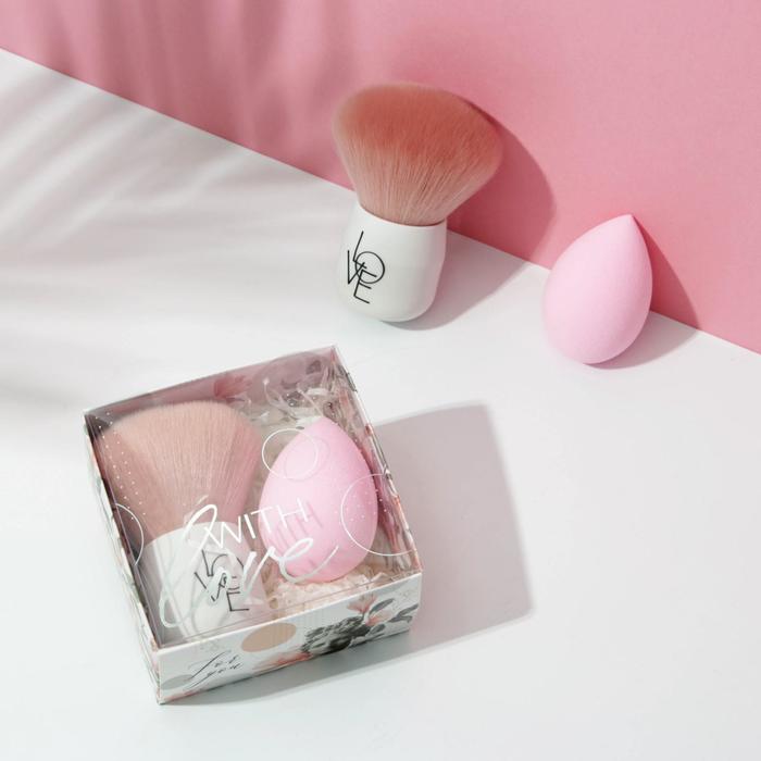 Набор «С любовью»: кисть для макияжа и спонж
Набор «С любовью»: кисть для макияжа и спонж