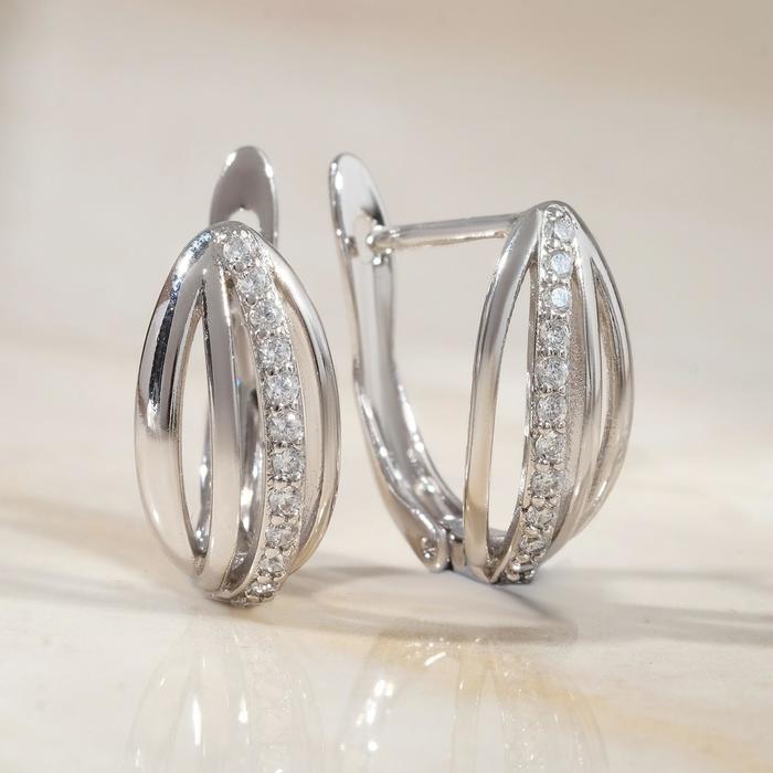 Серьги со стразами "Переплетение" рельеф, цвет белый в серебре
Серьги со стразами "Переплетение" рельеф, цвет белый в серебре