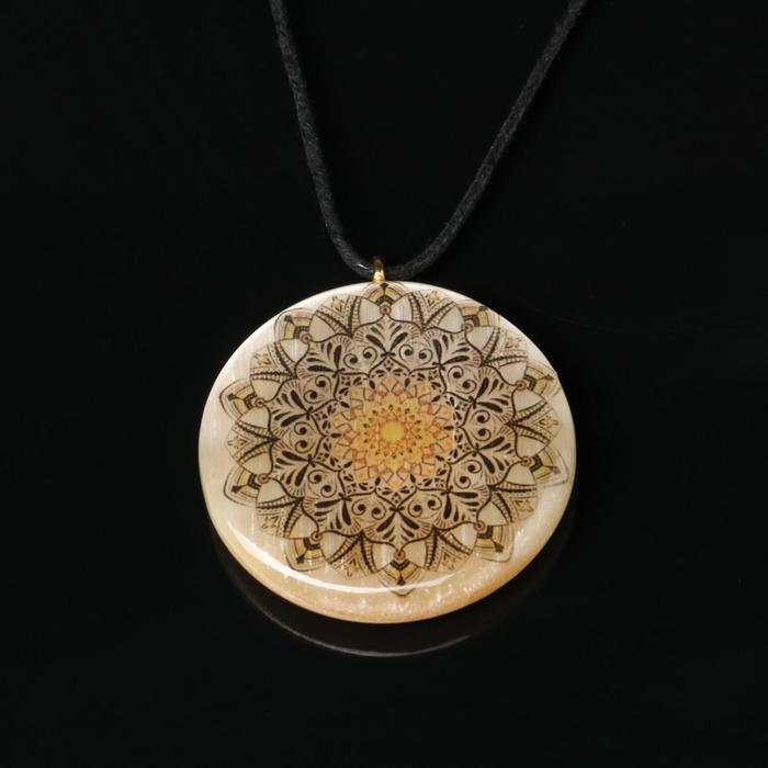 Кулон круглый №2"Мандала", селенит
Кулон круглый №2"Мандала", селенит