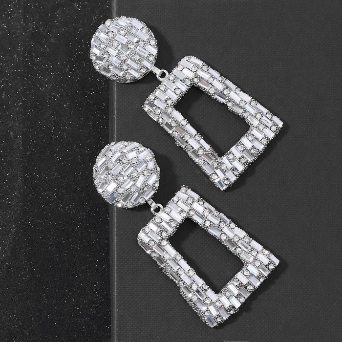 Серьги со стразами "Затмение" трапеция, цвет белый
Серьги со стразами "Затмение" трапеция, цвет белый