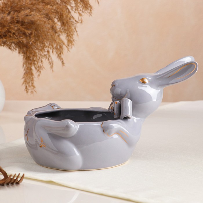 Конфетница "Кролик", серая, золотистая роспись, 26х16х14 см, авторская работа
Конфетница "Кролик", серая, золотистая роспись, 26х16х14 см, авторская работа