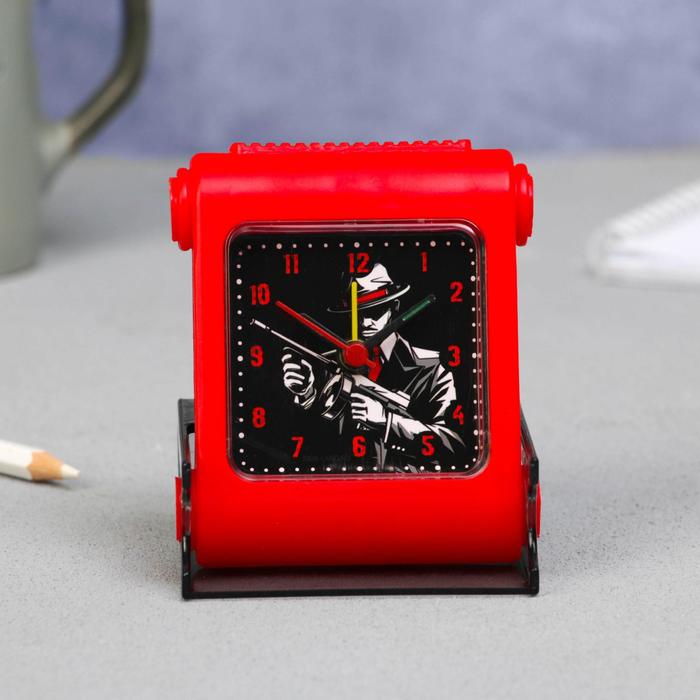 Будильник квадратный на подставке «Мафия»
Будильник квадратный на подставке «Мафия»