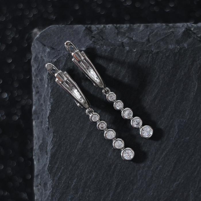 Серьги со стразами "Дорожка" в огранке, цвет белый в серебре
Серьги со стразами "Дорожка" в огранке, цвет белый в серебре