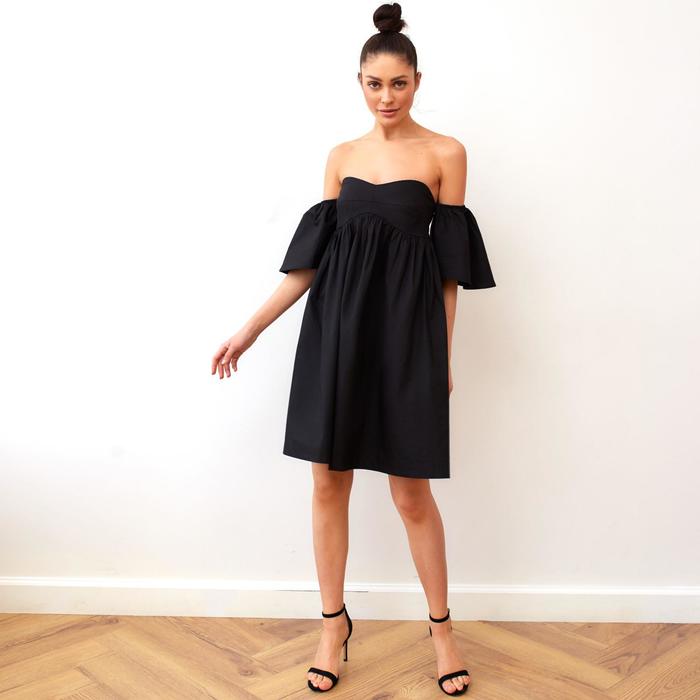 Платье с открытыми плечами MIST, размер 46, цвет чёрный
Платье с открытыми плечами MIST, размер 46, цвет чёрный