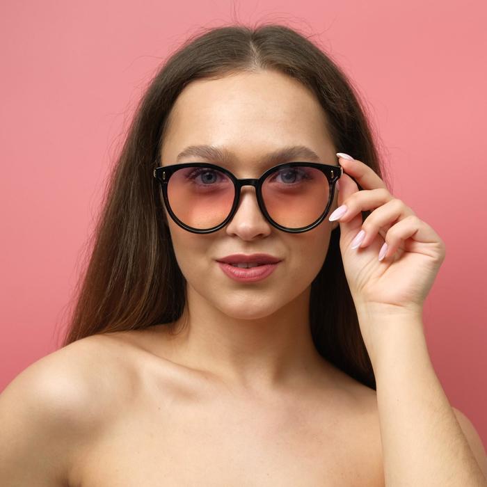 Очки солнцезащитные "Мастер К." UV 400, линза 6х6 см, ширина 14.5 см, дужка 15 см
Очки солнцезащитные "Мастер К." UV 400, линза 6х6 см, ширина 14.5 см, дужка 15 см