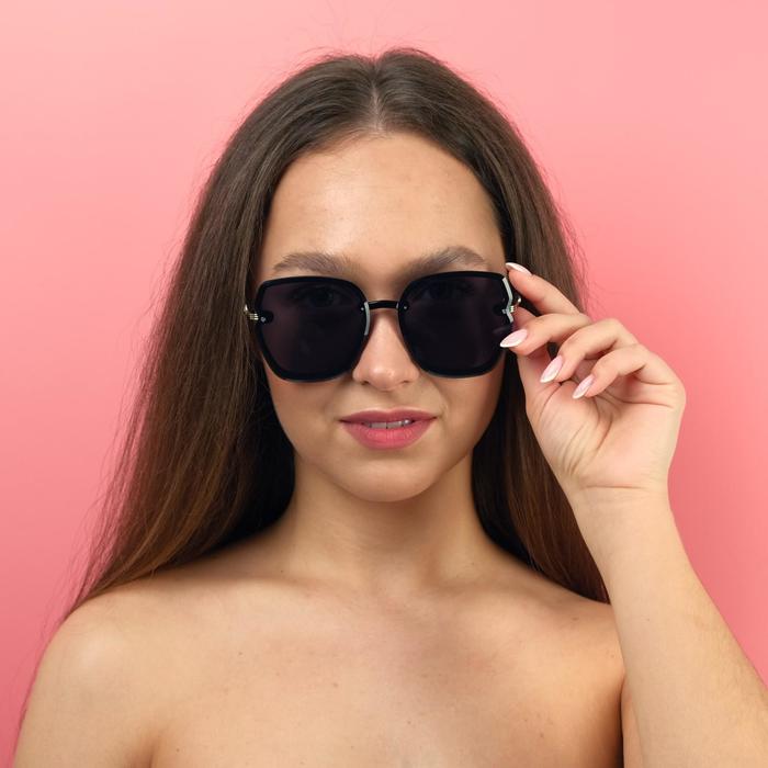 Очки солнцезащитные, UV 400, линза 6х6 см, ширина 13.4 см, дужка 15 см
Очки солнцезащитные, UV 400, линза 6х6 см, ширина 13.4 см, дужка 15 см