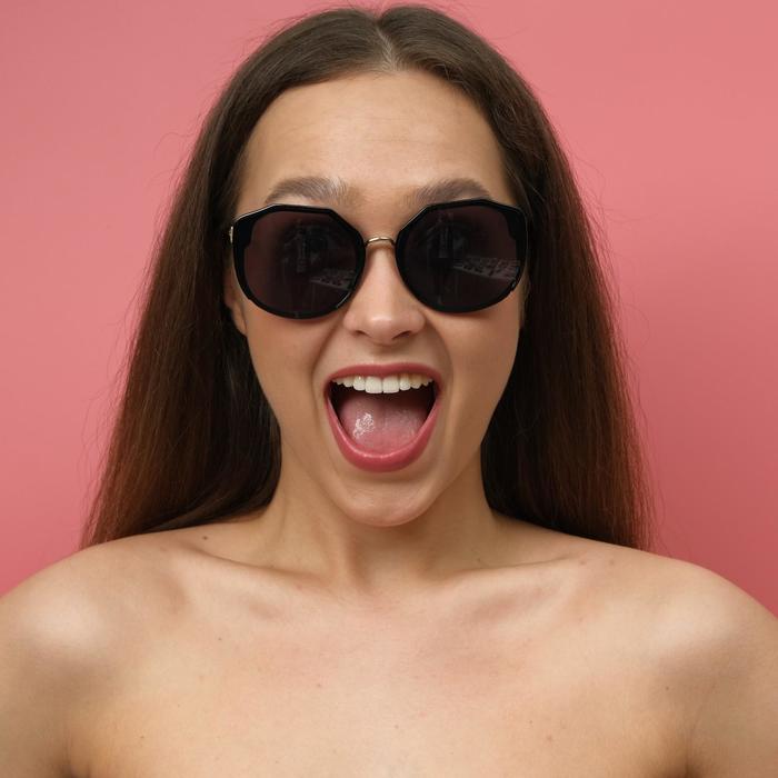 Очки солнцезащитные "Мастер К.", UV400, линза 5.5х6.3 см, ширина 14 см, дужка 15 см 
Очки солнцезащитные "Мастер К.", UV400, линза 5.5х6.3 см, ширина 14 см, дужка 15 см