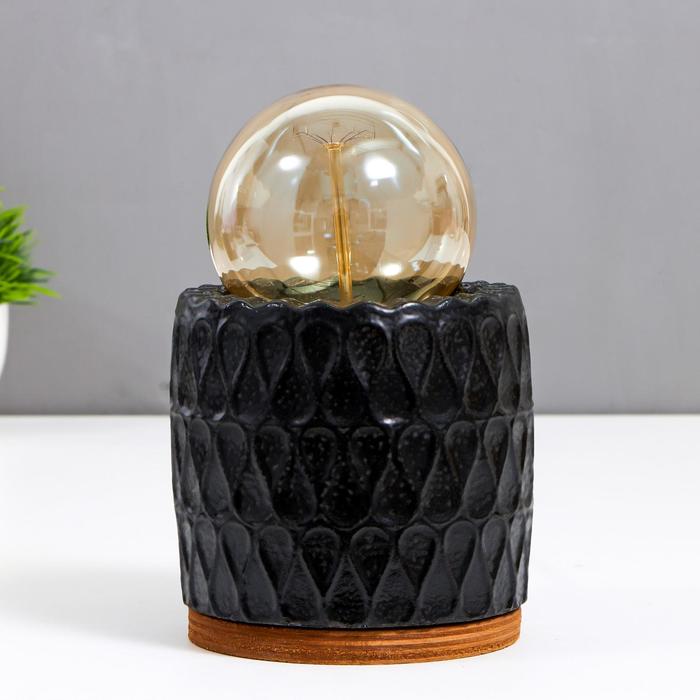 Настольная лампа 16696/1BK E27 60Вт черный 11х10х10 см
Настольная лампа 16696/1BK E27 60Вт черный 11х10х10 см