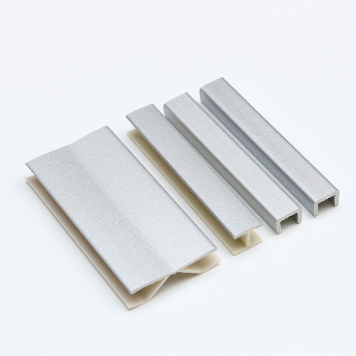 Комплект заглушек (торцевая - 2 шт., соединительная - 1 шт., мультиугол - 1 шт.), мталлик
Комплект заглушек (торцевая - 2 шт., соединительная - 1 шт., мультиугол - 1 шт.), мталлик