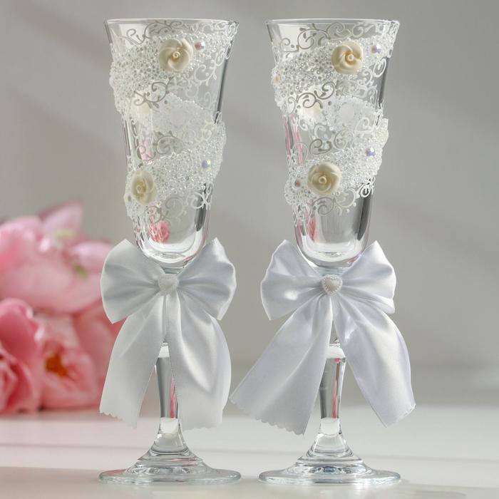 Набор свадебных бокалов "Волна", белый 
Набор свадебных бокалов "Волна", белый