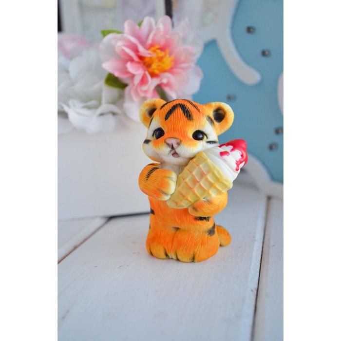 Силиконовая форма для мыла «Тигрёнок с мороженым»
Силиконовая форма для мыла «Тигрёнок с мороженым»