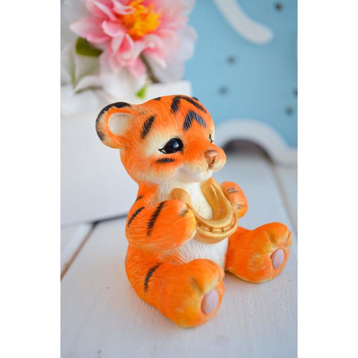 Силиконовая форма для мыла «Тигрёнок с подковой»
Силиконовая форма для мыла «Тигрёнок с подковой»