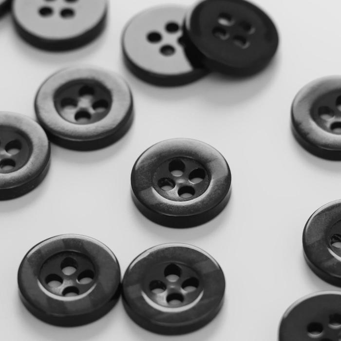 Набор пуговиц, 4 прокола, d = 11 мм, 36 шт, цвет чёрный
Набор пуговиц, 4 прокола, d = 11 мм, 36 шт, цвет чёрный