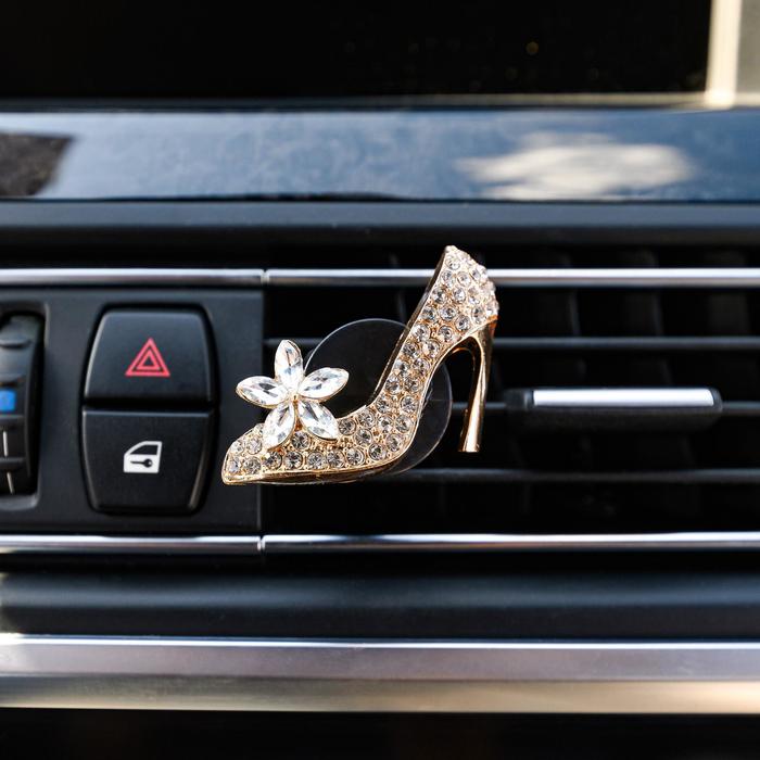 Украшение в дефлектор автомобиля "Туфля"
Украшение в дефлектор автомобиля "Туфля"