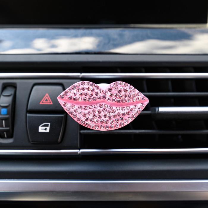 Украшение в дефлектор автомобиля "Губы"
Украшение в дефлектор автомобиля "Губы"
